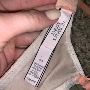 Lightly lined bra